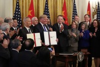 Lễ ký thỏa thuận thương mại Mỹ - Trung giai đoạn 1 tại Nhà Trắng hôm 15/1. Ảnh: AFP