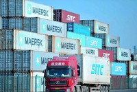 Hàng hóa nhập khẩu tại cảng Thanh Đảo, Sơn Đông (Trung Quốc). Ảnh: AFP