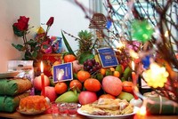 Mâm ngũ quả ngày Tết theo truyền thống hồm 5 loại quả tượng trưng cho năm yếu tối ngũ hành là: Mộc, Hỏa, Thổ, Kim và Thủy được cho là cấu thành nên vũ trụ