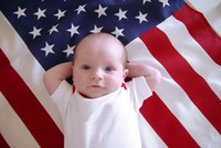 Mỹ xem xét lại chương trình Birthright citizenship - bất cứ em bé nào sinh ra ở nước Mỹ đều có quốc tịch Hoa Kỳ