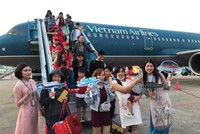 Chào đón các vị khách đầu tiên bay đến Đà Nẵng trong năm Canh Tý 2020 trên chuyến bay VN110 của Vietnam Airlines