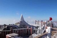 Băng phủ trắng Fansipan đúng ngày khai hội lễ hội khèn hoa 2020