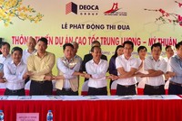 Các đơn vị thi công giao ước thông tuyến cao tốc Trung Lương - Mỹ Thuận, phục vụ hỗ trợ một phần cho nhân dân vào Tết Nguyên đán năm 2021 .