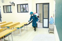 3.000 trường học tại Hà Nội được phun thuốc khử trùng Cloramin B