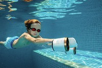 Thiết bị hỗ trợ lặn như máy bay phản lực