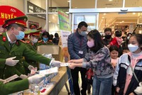 5 ngày, Công an Hà Nội xử lý 50 cơ sở “đội giá” khẩu trang
