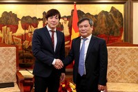 Thứ trưởng Vũ Đại Thắng tiếp ông Takeo Nakajima, Trưởng đại diện JETRO Hà Nội (Ảnh: Đức Trung)
