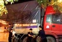 “Nàng” Hắc Mỹ Nhân về tới Cẩm Phả trong đêm đã được nhân viên nhà hàng vận chuyển tới các điểm bán lẻ.