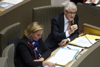 Nghị sĩ châu Âu Geert Bourgeois (phải). Ảnh: AFP