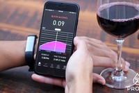 Vòng đeo tay cảnh báo tửu lượng cho người uống bia rượu