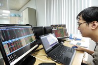 Quỹ đầu tư tích cực gom hàng