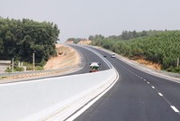 Lưu lượng xe trên tuyến cao tốc Bắc Giang - Lạng Sơn thấp hơn nhiều so với dự kiến của chủ đầu tư. Ảnh: Đ.T