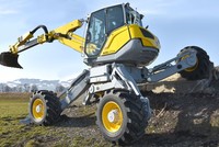 Máy xúc biết đi và leo trèo như Người Nhện