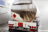 Rửa xe bẩn sạch như mới mà không cần phải chạm vào xe