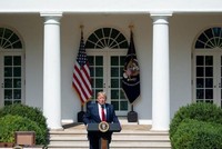 Tổng thống Donald Trump sẽ tiếp tục tái cân bằng quan hệ của Mỹ với các đối tác thương mại, đồng thời có hành động kịp thời để đáp trả hành vi thương mại không công bằng của các quốc gia khác. Ảnh: AFP