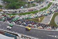 Lấn cấn thu phí đường dẫn vào sân bay