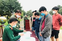 Sư đoàn 390 trao giấy chứng nhận “Đã hoàn thành việc cách ly phòng bệnh COVID-19” cho công dân đợt 4.