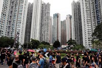 Đại gia bất động sản Hồng Kông lũ lượt rời sàn chứng khoán