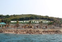 UBND TP Nha Trang yêu cầu, trong thời hạn 60 ngày kể từ ngày lập biên bản vi phạm hành chính, Công ty CP Hòn Tằm Biển Nha Trang phải làm thủ tục đề nghị cơ quan có thẩm quyền cấp giấy phép xây dựng.