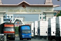 Toàn tuyến biên giới phía Bắc đang tồn khoảng 1.141 xe hàng hóa, trong đó riêng tỉnh Lạng Sơn đã là 1.068 xe, chủ yếu là thanh long, dưa hấu, chuối, xoài, mít