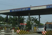 Trạm thu phí trên quốc lộ 5 (Hải Phòng - Hà Nội)