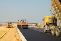 Tổng công ty XD Trường Sơn thi công lớp mặt đường Dự án Quốc lộ 3 mới, Hà Nội - Thái Nguyên.