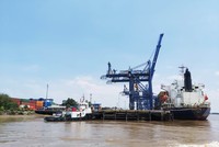 Cảng thuỷ nội địa Vĩnh Tân được đầu tư xây dựng hoàn toàn mới với hệ thống hạ tầng kỹ thuật với quy mô kho 10.000 tấn/năm. Ảnh minh hoạ: Ngọc Tuấn