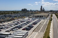 Nhiều nhà máy thông báo tạm ngưng sản xuất, lắp ráp tại nhà máy để tham gia phòng chống dịch Covid-19. Ảnh: Việt Linh.