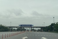 Trạm thu phí Km 6, đầu tuyến cao tốc Nội Bài - Lào Cai vắng vẻ trong ngày 1/4/2020.