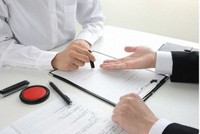 Con dấu trên văn bản được công nhận về mặt giá trị pháp lý. Ảnh: Getty Images