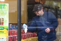 Chính phủ Mỹ đã ban hành chương trình hỗ trợ doanh nghiệp nhỏ vay tới 10 triệu USD để ổn định hoạt động và duy trì việc làm cho nhân viên. Ảnh: AFP