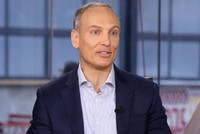 Nhiễm Covid-19, ông Glenn D. Fogel CEO của Booking Holdings càng hối thúc kế hoạch tìm kiếm nhân sự thay thế của công ty. Ảnh: CNBC