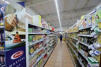 Sức mua giảm nên tiêu thụ giảm, hàng tồn kho tăng nhanh, ảnh hưởng tới động lực cho sản xuất - kinh doanh. Ảnh: Đ.T