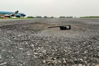 Tình trạng đường cất hạ cánh tại Cảng hàng không quốc tế Nội Bài là rất đáng quan ngại.