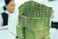 Sau 1 tháng triển khai Thông tư 01/2020/TT-NHNN, các tổ chức tín dụng đã cơ cấu lại thời hạn trả nợ, giữ nguyên nhóm nợ cho trên 52.000 khách hàng, với số tiền gần 18.000 tỷ đồng. Ảnh: Đức Thanh