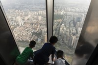 Trung Quốc: Vốn hỗ trợ đại dịch chảy vào bất động sản