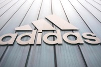 Lợi nhuận ròng quý I/2020 của Adidas chỉ đạt 31 triệu EUR, giảm 95% so với con số 632 triệu EUR cùng kỳ năm ngoái. Ảnh: AFP