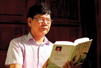 Nhà văn Dương Hướng là một gương mặt tiêu biểu của văn học Việt Nam thời kỳ đổi mới.