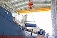 Xuất hàng thép Hòa Phát tại cảng Hòa  Phát Dung Quất.