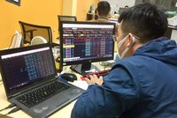 Trong 4 tháng đầu năm, nhà đầu tư nước ngoài đã bán ròng hơn chục ngàn tỷ đồng, nhiều nhất trong lịch sử 20 năm của thị trường chứng khoán Việt Nam.