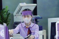 Bức tranh về lương của cán bộ ngân hàng quý I/2020 vẫn khá khả quan, đa phần ngân hàng giữ ổn định hoặc tiếp tục tăng lương cho nhân viên.