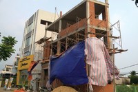 Nhiều người dân hoãn lại kế hoạch xây, mua nhà mới trong bối cảnh dịch bệnh khiến thị trường vật liệu xây dựng gặp khó