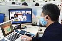 Nhiều doanh nghiệp cho nhân viên làm việc online trong thời gian giãn cách xã hội để phòng, chống Covid-19.