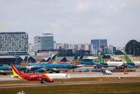 Khung cảnh bắt đầu nhộn nhịp trở lại tại sân bay Tân Sơn Nhất sau khi được nới lệnh giãn cách xã hội, nhất là trong những ngày cuối tuần.