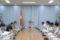 Phó chủ tịch Thường trực UBND tỉnh Quảng Bình Nguyễn Xuân Quang chủ trì cuộc họp và yêu cầu nhà đầu tư phải đảm bảo tiến độ đề ra.