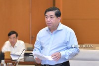 Bộ trưởng Bộ Kế hoạch và đầu tư Nguyễn Chí Dũng báo cáo tại phiên họp