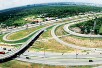 Hạ tầng liên tục được đẩy mạnh đầu tư chính là đòn bẩy giúp bất động sản khu Đông duy trì vị thế tâm điểm của thị trường TP.HCM 