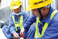 Công trường đã rộn rã trở lại. Ảnh: Lê Toàn