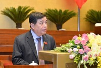 Bộ trưởng Bộ Kế hoạch và Đầu tư Nguyễn Chí Dũng trình bày báo cáo thuyết minh về Hiệp định EVIPA