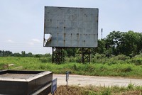 Biển quảng cáo một dự án đã bay mất thông tin